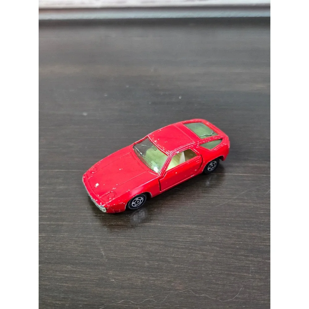 Tomica Porsche 928 Red 1/63 Scale Diecast Car No. F53 Made in Japan 1978 Vintage